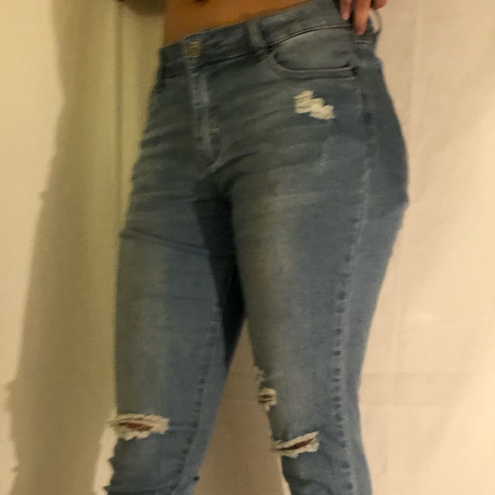 Capri Ripped Jeans